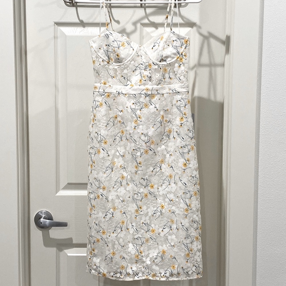*NWT* White Lace Corset Dress w/ Yellow Flowers